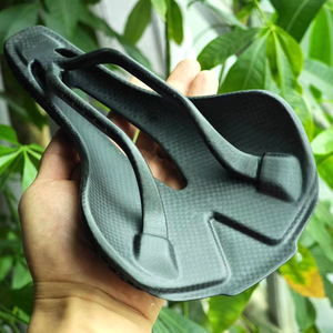 <span class=keywords><strong>Selle</strong></span> de vélo <span class=keywords><strong>ultra</strong></span>-légère en fibre de carbone imprimée en 3D avec ventilation Coussin de siège de style simple pour VTT de route - Product Image 4
