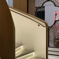 Escalier en colimaçon en acier massif, design moderne, autoportant, avec main courante intérieure, écologique et durable