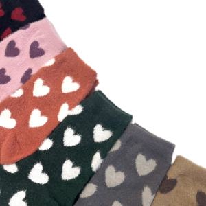 Chaussettes d'hiver en coton thermique tissé avec du spandex, imprimées de Noël, à motif de cœur en fourrure - Product Image 3