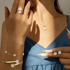 Nuevo Conjunto de Joyería de Moda para Mujer, 5 Piezas, Trébol de Cinco Hojas Colorido, Pulsera, Anillo, Aretes, Collar - Product Image 2