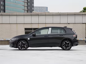 Compra de Autos en Línea, <span class=keywords><strong>Nuevo</strong></span> VW <span class=keywords><strong>Golf</strong></span> 300TSI R-Line de 4 Puertas, 7 Velocidades DCT, Sedán de Gasolina, ACC, Turbo, Volante a la Izquierda, Techo Solar, R17, Automático - Product Image 4
