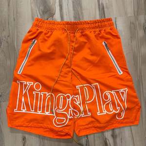 Vente en gros King Play Same Logo personnalisé brodé Respirant à séchage rapide Short de style urbain en polyester/coton pour hommes - Product Image 3