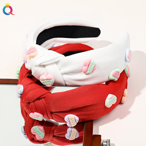 Qiyue ربطة رأس محبوكة للفتيات الجميلات مزينة بقلب من مادة الراتنج يمكن لصقه بنفسك ربطة شعر مزينة هدية لعيد الحب - Product Image 6