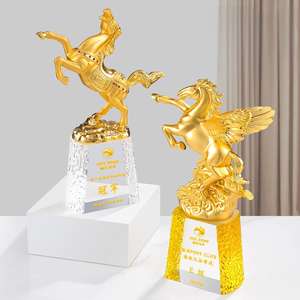 Trophées de l'aigle du cheval en cristal vierge avec logo personnalisé Base en cristal Trophée de l'aigle du cheval en résine et métal doré de luxe - Product Image 1