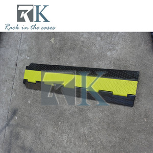 Rampe de protection de câbles pour événements extérieurs, fabrication de haute qualité, rampe de protection de câbles portable avec rebord jaune - Product Image 3