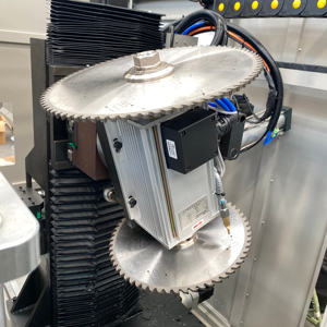 เครื่องกัดซีเอ็นซี 3 แกน WEIKE รุ่น WDX3-350 ใบมีด 2 ใบ ความเร็วสูง สำหรับงานกัดโปรไฟล์หน้าต่างประตูอลูมิเนียม ขายตรงจากโรงงาน - Product Image 6