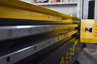 Máquina Fresadora CNC de Alta Precisión en Negro y Amarillo para Tallado y Corte de Madera en Fábricas de Muebles de Bangladesh