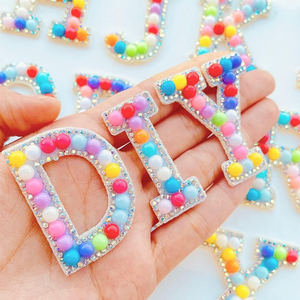 Macaroon renk alfabe akrilik yuvarlak boncuk Rhinestone kelimeler inci yamalar özel aplike 3D el yapımı mektup yamalar - Product Image 2