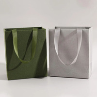 Sac en papier cadeau de luxe personnalisé à motif litchi avec poignée en ruban