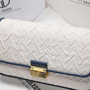 Sac à bandoulière plissé en cuir véritable pour femme, design de niche IT GDLEDY, perles porte-bonheur, nouvelle mode 2021, fermeture éclair en polyester, Hong Kong - Product Image 3