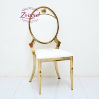Chaise de salle à manger de luxe en cuir blanc avec dossier médaillon sphérique au design moderne et unique, idéale pour les mariages, les hôtels de charme et la location événementielle