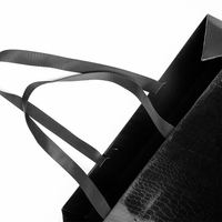 Sacs à provisions en papier de luxe avec logo personnalisé en cuir de crocodile de haute qualité pour vêtements et chaussures Style classique avec poignée en ruban