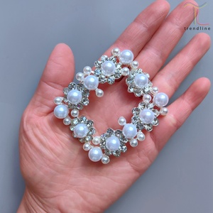 Boucle de chaussure en strass et perles très brillante pour bottines - Product Image 3