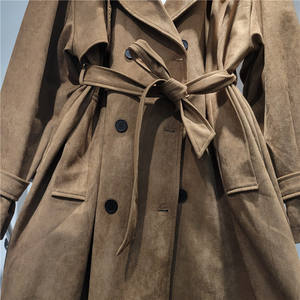 Vente en gros Automne 2026 Nouvelle mode <span class=keywords><strong>Trench</strong></span>-coat long en <span class=keywords><strong>daim</strong></span> synthétique style rétro à double boutonnage et revers pour femme - Product Image 4