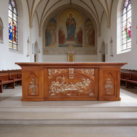 Conjunto de Altar y Atril de Madera para Iglesia con Patrones Religiosos Intrincados para Espacios Sagrados