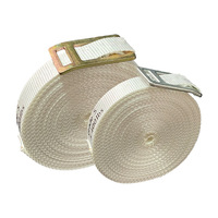 Sangles tissées blanches polyvalentes, disponibles en différentes largeurs, assurant un emballage sécurisé pour les expéditions industrielles.