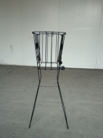 Chariot de balle de tennis portable noir en acier de haute qualité pour une utilisation universelle dans l'entraînement de tennis