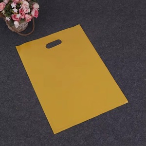 Sacs shopping personnalisés YC avec logo imprimé, sacs en polyéthylène avec poignée découpée pour vêtements - Product Image 5