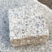 Vente en gros de petits blocs de granit chinois gris pierre polie jardin extérieur parc allée pavage design moderne pierre de galets noirs
