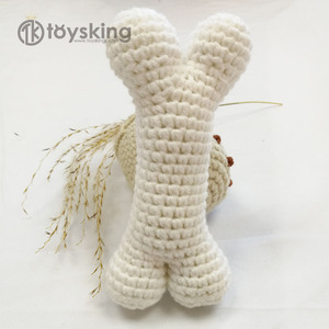 ของเล่นเคี้ยวรูปกระดูกน่ารักตลกๆ สำหรับสุนัข ยี่ห้อ TK Wholesale ทำจากขนสัตว์ผสมใยฝ้าย PP พร้อมเสียงบีบมีเสียง ของเล่นถักโครเชต์รูปอาหารสัตว์เลี้ยง - Product Image 2