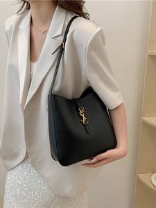 Nouveau <span class=keywords><strong>Sac</strong></span> Seau <span class=keywords><strong>Femme</strong></span> en PU Texturé Grande Capacité 2026 Yangshulun Printemps/Été, <span class=keywords><strong>Sac</strong></span> de Navettage à Bandoulière Unique et à Porter sous le Bras avec Fermeture Éclair - Product Image 5