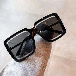 แว่นกันแดดกรอบสี่เหลี่ยมสีชมพูผู้หญิงแฟชั่นน้ำหนักเบาเลนส์พีซีประเภท 3 แว่นกันแดดสำหรับงานปาร์ตี้ชุดเวที - Product Image 4