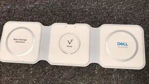 1 พับโลโก้ที่กําหนดเอง 15 W แม่เหล็กไร้สาย Qi Charger 3 ใน 1 One ผู้ถือสถานีแม่เหล็กสําหรับ iPhone สําหรับ Apple นาฬิกาสําหรับ airpods