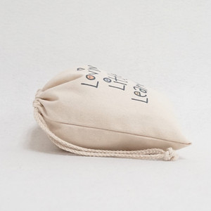 Sacs à cordon en toile calicot de haute qualité avec design personnalisé pour l'emballage de cadeaux - Product Image 4