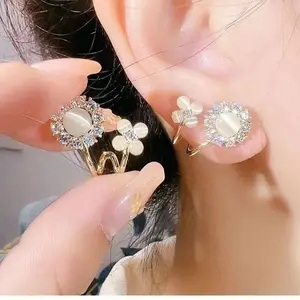 Offre Spéciale lumière luxe mode oeil de chat opale pierre fleur boucles d'oreilles femme exquise usine en gros