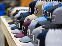 Casquettes de sport personnalisées de haute qualité à 7 panneaux, 168 modèles, à visière plate, avec fermeture snapback, casquettes de baseball en maille, casquettes trucker