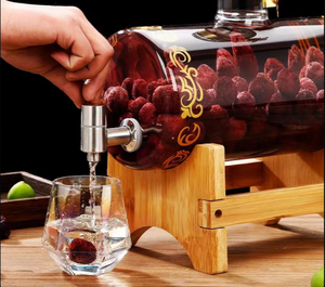 Klassisches Design 2,5L/5L/7,5L Hochborosilikat-Weinspender Transparent Zapfhahn aus Holzfass Großhandel Getränke - Product Image 4