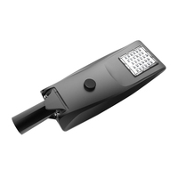 Lampadaire solaire LED CHZ avec contrôleur MPPT, indice de protection IP66, construction en aluminium, alimentation CC, éclairage extérieur haute efficacité