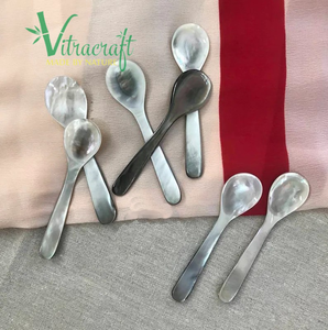 La cuillère à Caviar noire naturelle en nacre est un moyen de déguster du Caviar à la saveur la plus pleine cuillères à Caviar vietnamien faites à la main taille 8cm - Product Image 2