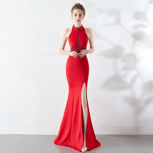 8637 #   ชุดราตรีงานแต่งงานแบบยาวสีแดงทรงหางปลาแบบผูกคอสำหรับเจ้าสาว - Product Image 2
