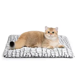 wholesale Ultra Soft Cat Dog Pet Heating Pad Non-Slip Heated Cat Mat Thermal Blanket Self Warming Cat Bed for Indoor Outdoor