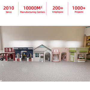 Aire de jeux intérieure pour enfants, certifiée conforme aux normes, avec une zone de jeu souple commerciale, une maison de jeu de rôle et une salle de maquillage. - Product Image 2