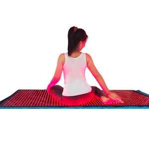Prix usine Couverture <span class=keywords><strong>de</strong></span> sauna <span class=keywords><strong>de</strong></span> thérapie par la lumière rouge 3 puces 660nm 850nm Tapis <span class=keywords><strong>de</strong></span> soins <span class=keywords><strong>de</strong></span> la peau <span class=keywords><strong>de</strong></span> beauté infrarouge pour le soulagement <span class=keywords><strong>de</strong></span> la douleur dans le spa et le salon - Product Image 5