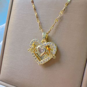 Ciondolo in oro reale placcato rame squisito con monogramma di zirconio per la festa della mamma regalo a cuore - Product Image 5