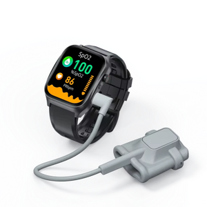 นาฬิกาอัจฉริยะติดตามตำแหน่ง GPS สำหรับผู้สูงอายุ พร้อมฟังก์ชั่นโทร 4G ปุ่ม SOS เตือนภัย ตรวจวัดค่า SpO2 กันน้ำระดับ IP68 ตัวเรือนพลาสติก ไฟส่องสว่าง ระบบ LBS - Product Image 1