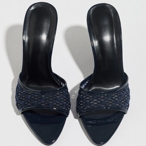 Mules élégantes pour femmes à talon haut, dos nu, bleu foncé, avec lanière en maille ajourée, bordure vernie brillante, bout carré ouvert, talon fin et angulaire - Product Image 2