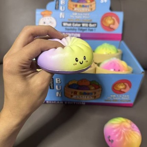 Juguete antiestrés de PU blandito de 8.5cm con forma de comida, diseño de panecillo de arroz vaporizado arcoíris, de subida lenta, con expresiones, para aliviar el estrés - Product Image 5
