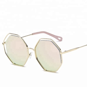 Lunettes de soleil à verres clairs de haute qualité, vente en gros, logo personnalisé, lunettes de soleil polarisées de luxe à la mode pour femmes - Product Image 6