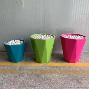 Pot de fleurs créatif en fibre de verre, forme irrégulière, jardinières d'extérieur pour centre commercial, design moderne, plantes décoratives colorées - Product Image 1