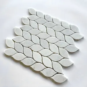 Kewo personalizzato foglia a forma di getto d'acqua piastrelle di mosaico in marmo per la vendita