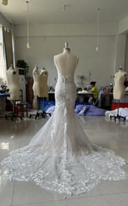 Vestidos de Novia de Lujo con Lentejuelas, Apliques de Encaje y Pedrería en el Hombro, Sexy Escote en V, Corte Sirena y Cola de Barrido - Product Image 4