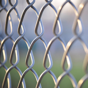 Grillage de maillon de chaîne cyclone de 3mm de diamètre personnalisé de haute qualité pour les terrains de jeux scolaires fer soudé galvanisé à chaud haut - Product Image 5