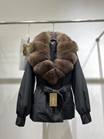 Veste d'hiver élégante et respirante pour femmes, respectueuse de l'environnement, col en fourrure de renard, taille cintrée, polyester, style élégant, blanc canard