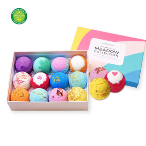Coffret cadeau de bombes de bain bio, bombes de bain colorées avec anneau, expérience de spa naturel - Product Image 1