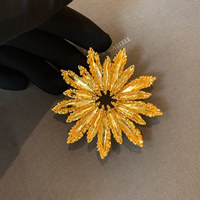 Broche florale ultra-luxe en laiton plaqué or 18 carats, idéale pour les mariages et les événements du soir, bijoux pour femmes, vente en gros