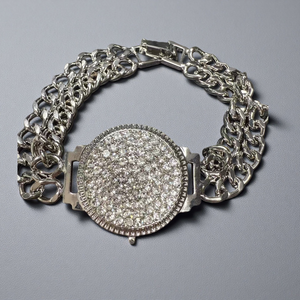 Bracelets élégants en forme de montre à double chaîne incrustés de strass, logo personnalisé tendance, cadeau de luxe, bijoux en alliage de lune tendance pour femmes - Product Image 5